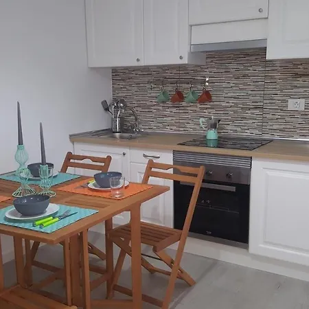 Cozy In Centric Area At With Air Conditioner Apartment *