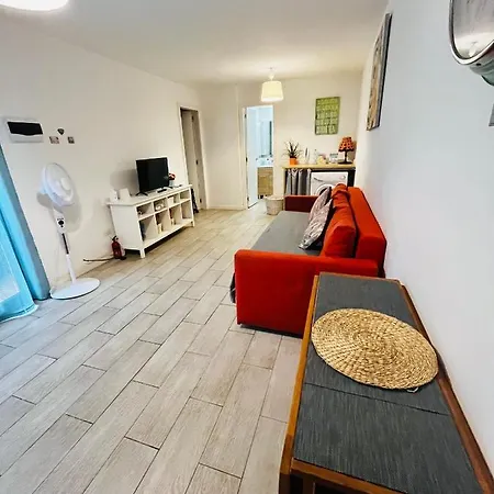 Apartment Cozy In Centric Area At With Air Conditioner