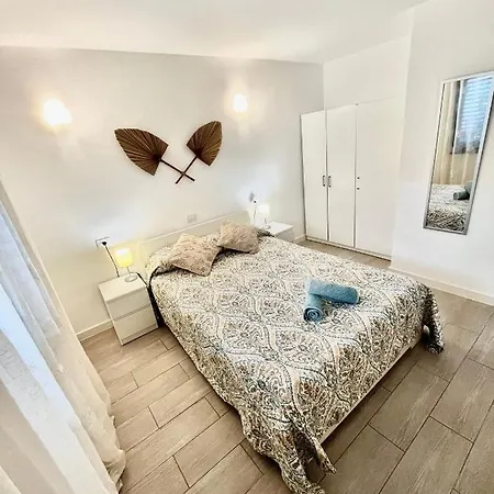 Cozy In Centric Area At With Air Conditioner *